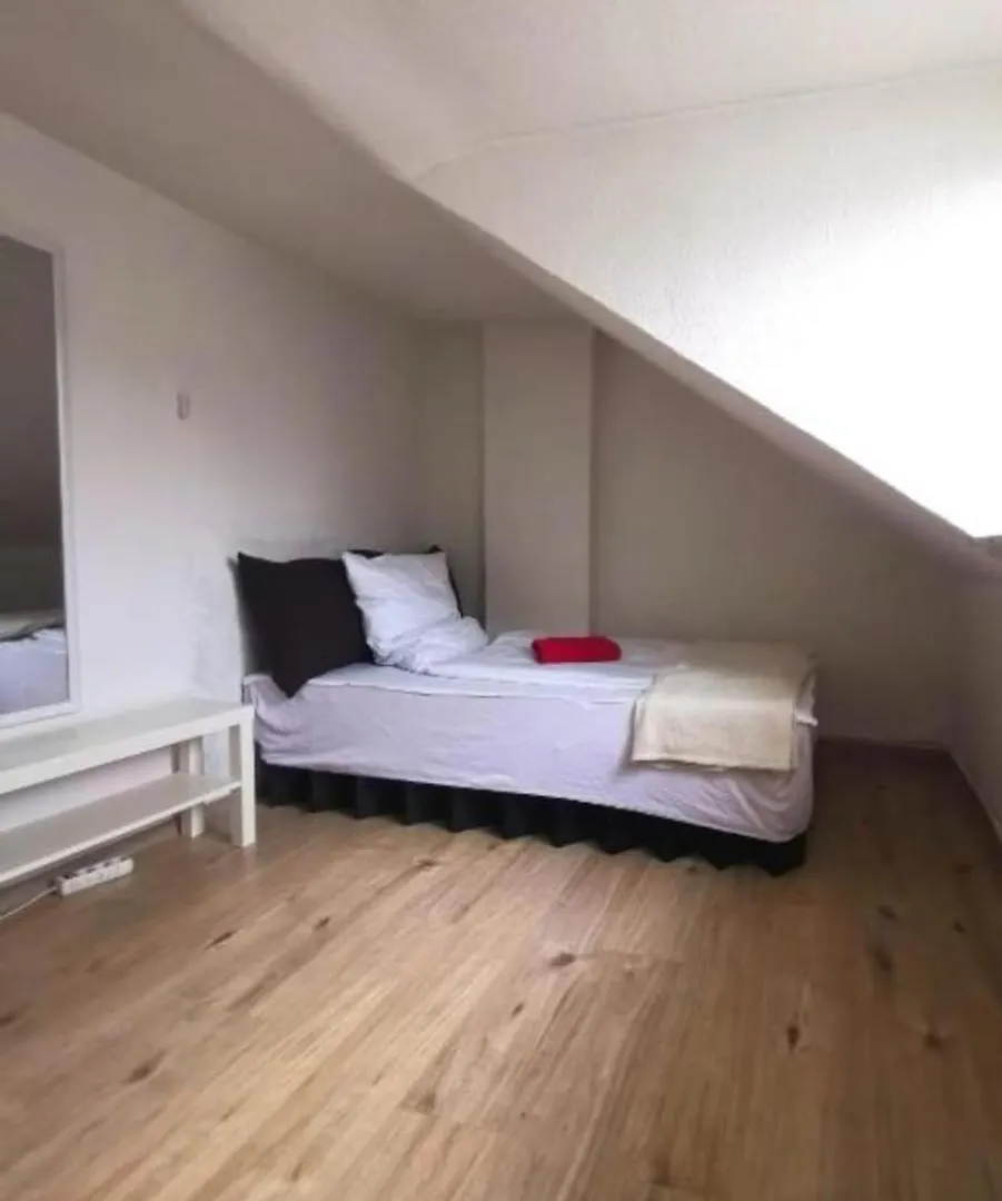 Privatunterkunft Privat Zimmer In Zwei-Zimmer-Wohnung Als 2Er Wg Köln