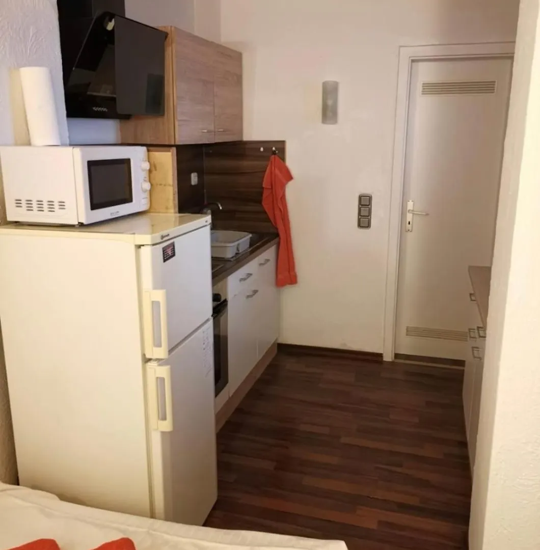 Privatunterkunft Privat Zimmer In Zwei-Zimmer-Wohnung Als 2Er Wg Köln